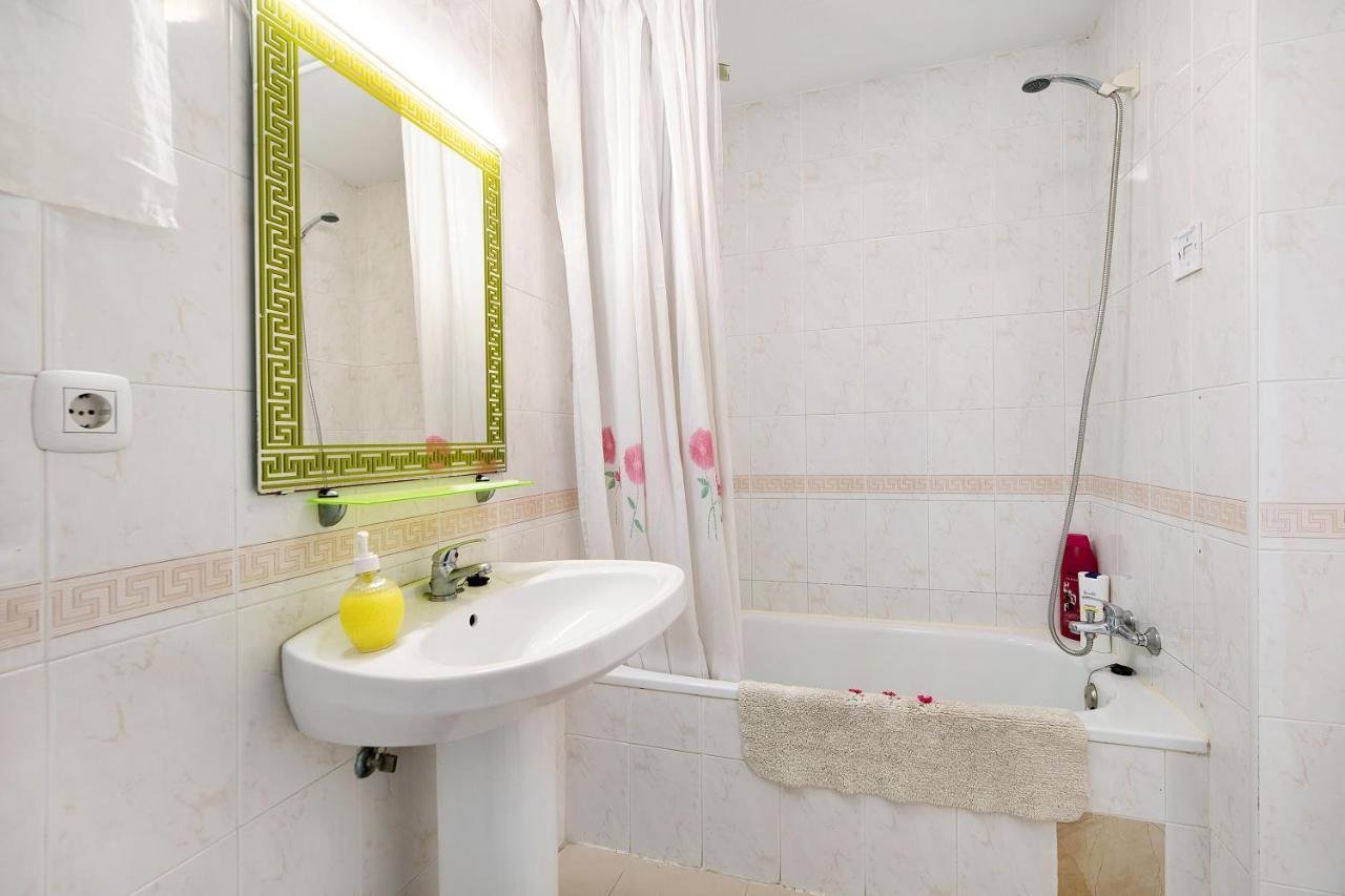Las Bodegas Apartment เฮเรซ เด ลาฟรอนเตรา ภายนอก รูปภาพ